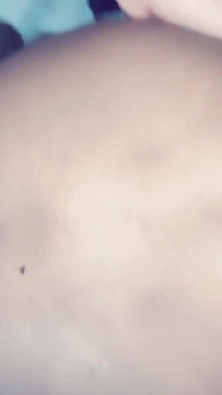 La demi-soeur mariée trompe son mari et se fait baiser par son demi-frère en levrette