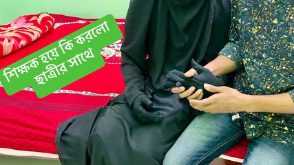 Un enseignant a profité de la pauvreté d'un élève et l'a baisé durement