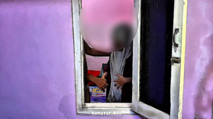 Presque attrapé par le voisin ! MILF Hijab Fellation dans la Fenêtre