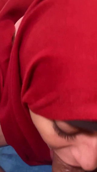 Éjaculation faciale Pipe Arabe Femme Mia Niqab