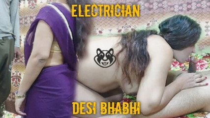 Électricien indien grosse bite dans une chatte serrée Desi Bhabhi