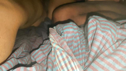 Sucé la chatte humide de la belle-sœur et mis une bite dans le cul 2023