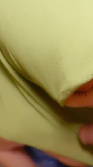 Une fille de style arabe se fait baiser par une bite non coupée - Xreindeers