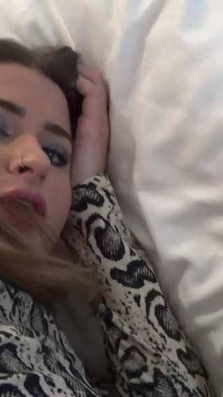 Sexe secret avec une demi-soeur arabe mignonne et excitée, elle aime le sexe long