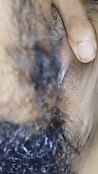 Ki Chudai, une fille chaude du village indien de 18 ans, avec Big Cock Boy.