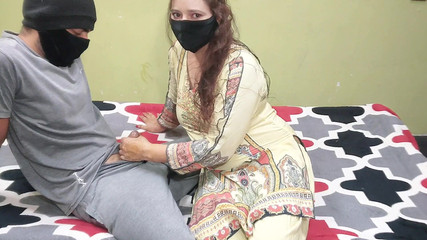 La femme d'un ami m'a appelé à la maison et a éteint le feu de sa chatte Indian Desi Sex Hindi Audio XXX