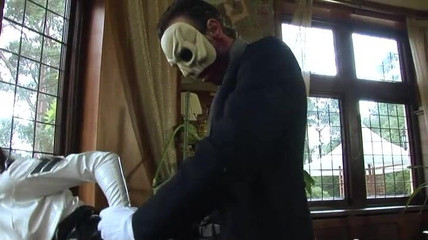 Une arabe coquine suce une bite bien dure et se fait facialiser