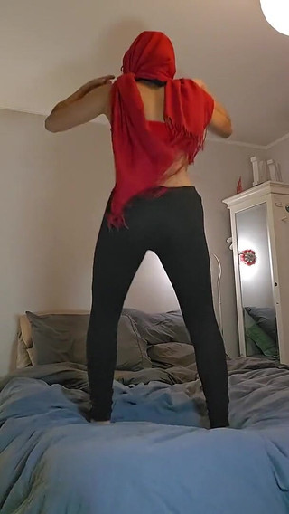 Sauter sur mon lit jusqu'à mon dernier souffle Mia Niqab