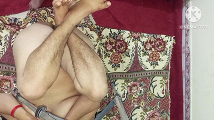 Belle-mère se met en colère contre son beau-fils parce qu'il n'est pas rentré tôt