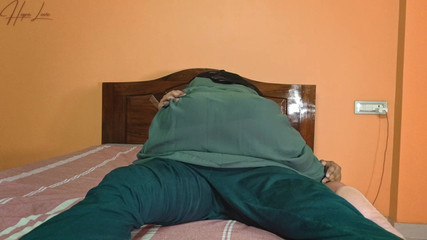 Une femme hijab a une liaison sexuelle avec son voisin