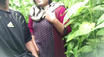 Devar et Bhabhi vont secrètement dans la jungle et font l'amour, le plaisir est différent