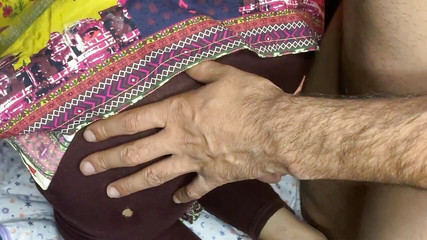 J'ai inséré le pénis, c'était amusant mais ça fait très mal, mon cul est la voie à suivre