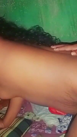 J'ai ma copine d'université qui me suce la bite une nuit d'hiver. Elle peut très bien sucer des bites.