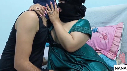 Une prostituée d'Alexandrie ayant des relations sexuelles avec son petit ami dans son appartement