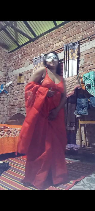 Hot Bhojpuri Strip Dance dans Saree Desi Girl Séduction lente
