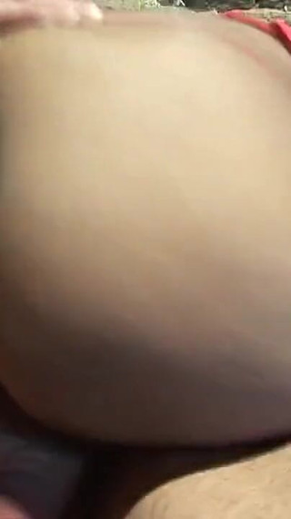 Salope brune chaude en lingerie mange la chatte et suce une bite