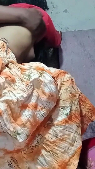 La douce et coquine baise romantique de sa demi-soeur