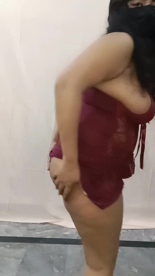 Pakistanaise Desi Hot Girl montrant de gros seins