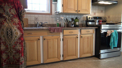 Je baise la belle-mère pakistanaise dans la salope de la cuisine avant l'arrivée de mon beau-père