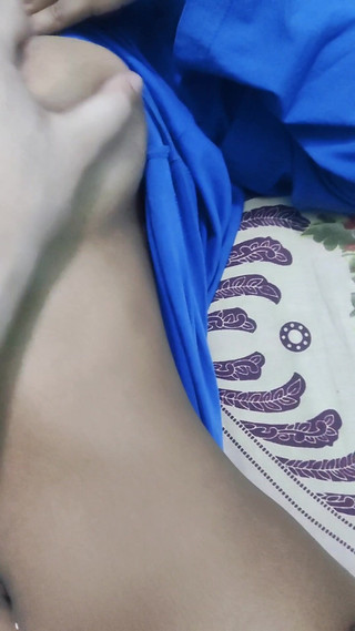 Sans préservatif, je l'ai baisée et j'ai appuyé sur mes belles-mères avec de beaux gros seins