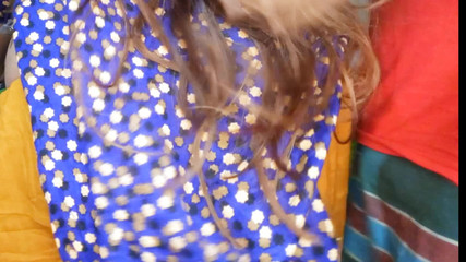 Le demi-frère se prépare à baiser la demi-soeur Desi au gros cul