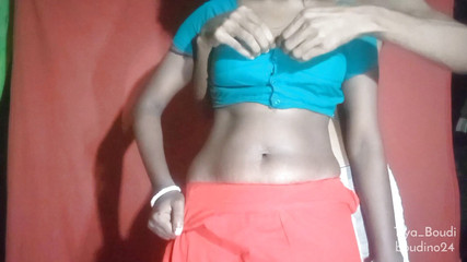 Deshi Milky Bhabhi attaque durement la bite de son mari à minuit