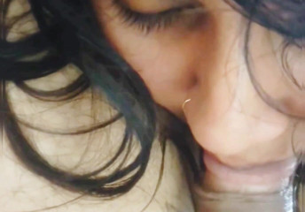 Une fille hindoue aime la bite musulmane à sucer