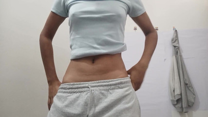 Une fille bangladaise se masturbe