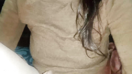 Lit demi-soeur avec demi-frère baise le lit de nuit