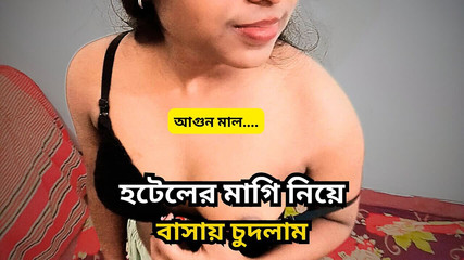 Une fille chaude et excitée vient dans ma chambre et veut faire l'amour à 1500 par heure