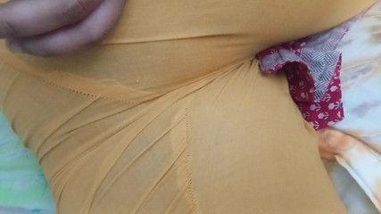 Desi Bhabhi passe une vidéo secrète et profite de son cul