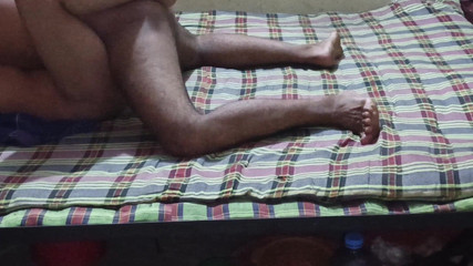 De la romance douce à l'anal dur - Desi Couple Go Wild!