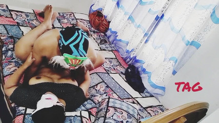 Petite amie au gros cul accepte de partager le lit avec son petit ami