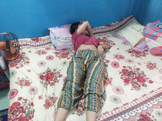 Desi Tight Pussy Virgin Girl première fois ayant des relations sexuelles avec son meilleur ami. Desi Virgin Girl Première Fois Sexe Première Fois Vidéo XXX