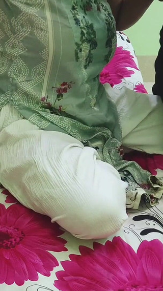 Mon mari ne me donne pas assez de temps alors je baise mon petit ami.