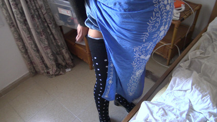 Un soldat américain baise une femme musulmane dans son trou du cul