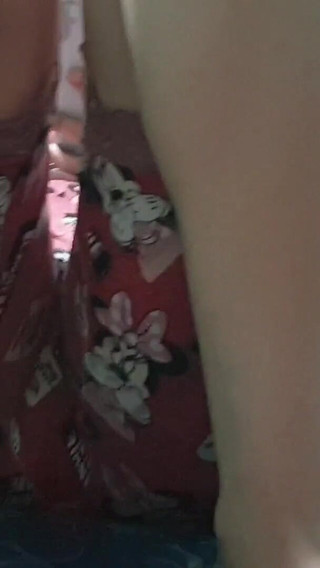 Une jeune femme trompe son mari avec son ami sexe arabe marocain