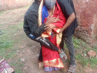 En plein air pour la première fois sur le meilleur de Rupali Bengali Wife