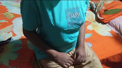 Je suis allé lui donner des cours particuliers, mais ma coquine étudiante Desi voulait une leçon très différente