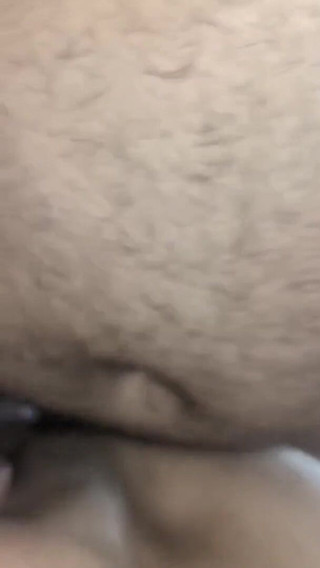 Couple arabe partageant la femme