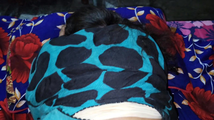 Baiser la très chaude et belle jeune fille Nimra