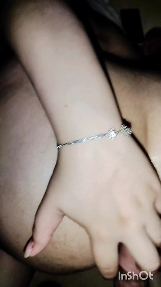 Hot Bahbi suce ma putain de bite, elle est trop chaude