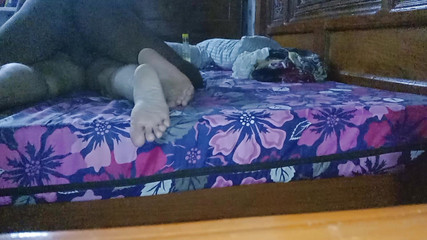 Baiser l'étudiant dans le style dogy et le trou du cul