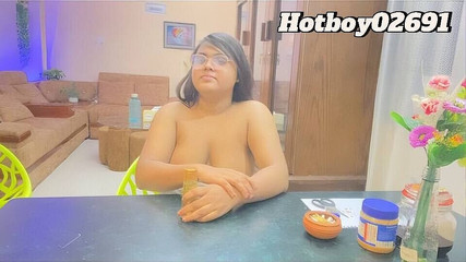 J'ai baisé la chatte de ma demi-soeur aînée avec mon demi-frère plus jeune. Oh, quel plaisir.