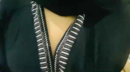 Professeur indien presse musulman hijab fille seins