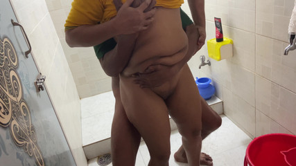 J'ai des vidéos de sexe avec ma demi-soeur