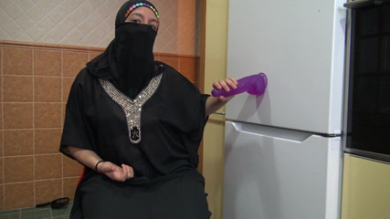 Une femme cocu saoudienne veut de grosses bites