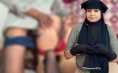 Reshma, une fille musulmane, fait l'amour pour la première fois avec le demi-frère de son amie