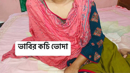 Bhabhi profite de ma baise dure et se sent heureux