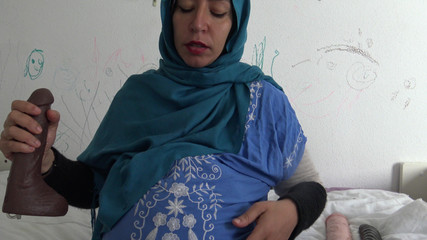 Une salope algérienne veut baiser tous les jours pendant qu'elle est enceinte